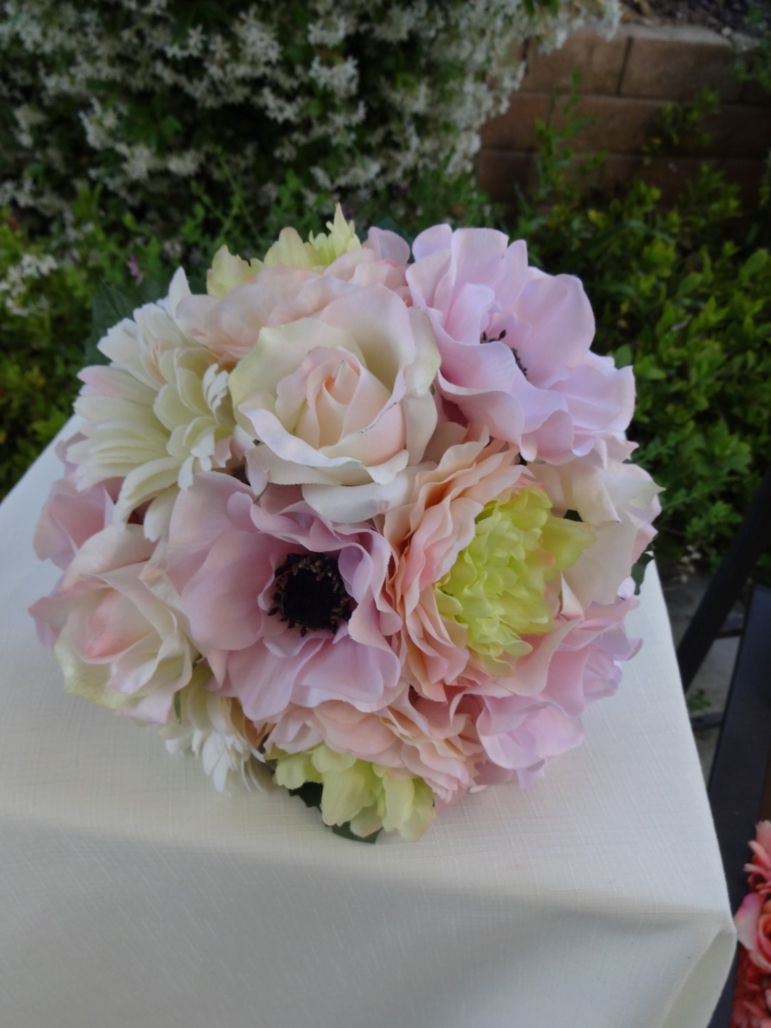 Bridesmaid bouquet in shades of pink