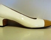 Vintage late 1980s - early 1990s Ferragamo classic cream and khaki patent leather low heel walking shoe pump