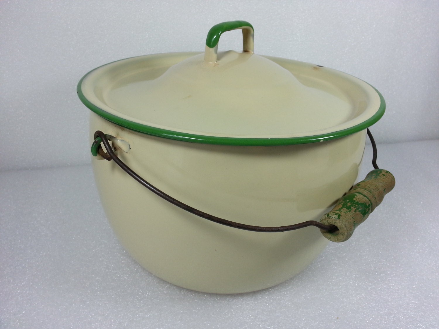 Vintage Cream/Green Enamelware Stew Pot With Lid