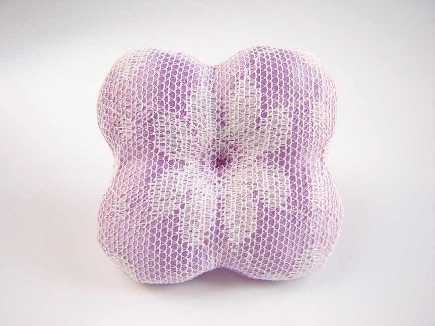 Lace Flower, Purple Brooch, Purple Jewelry, Lace Brooch, Lace Jewelry, Lavender Jewelry, Purple Pin, Fabric Flower Brooch, Fabric Jewelry