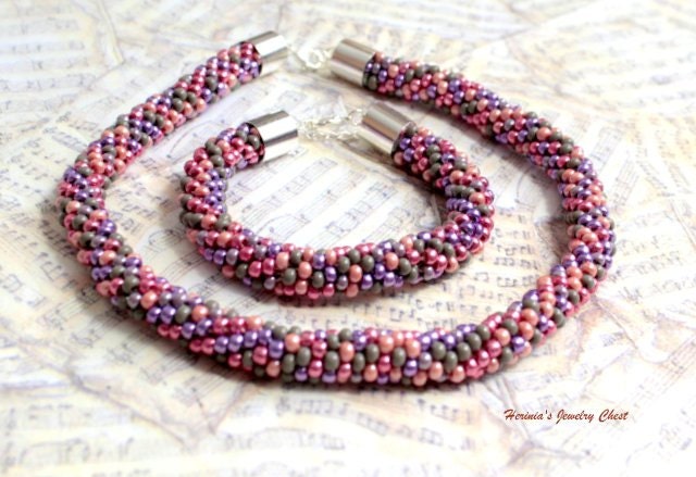 African Violet Spring Set, Bead Crochet Necklace and Bracelet Set, Beaded Necklace, Beaded Bracelet, Beadwork Jewelry - Herinia
