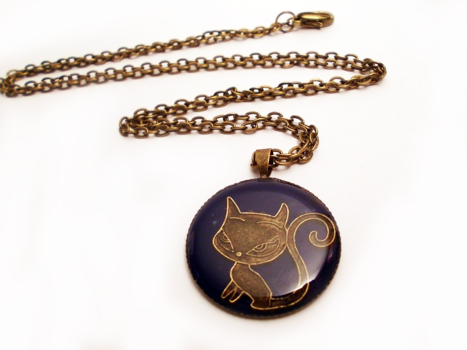 Antique Brass Chain Necklace With A Kitty Cat Resin Pendant Charm