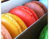 12 assorted macarons
