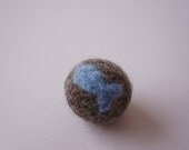 Felted jingle ball // gray with blue fish design // cat toys