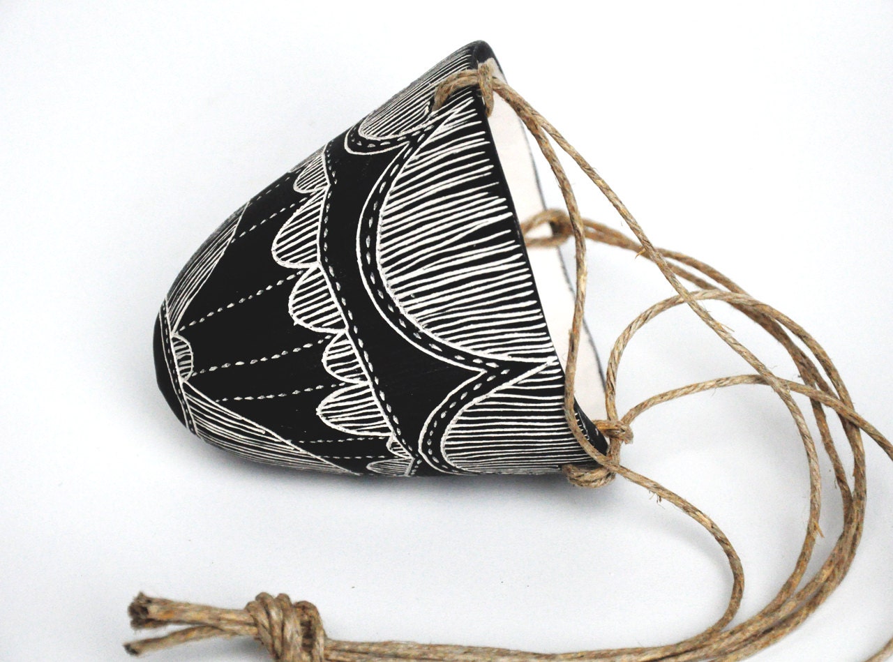 Scalloped Design Black and White Carved Hanging Planter // Succulent Planter
