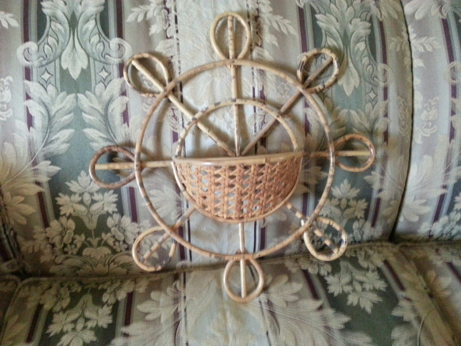 Vintage rattan ships wheel wall pocket/beach house/nautical decor/beach cottage/wall hanging