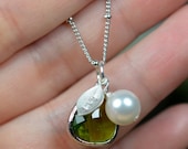 Bridesmaid gifts,Bridesmaid Jewelry Wedding Bridal Jewelry- pearl ,leaf , peridot green pearl, personalized NECKLACE , monogrammed gifts