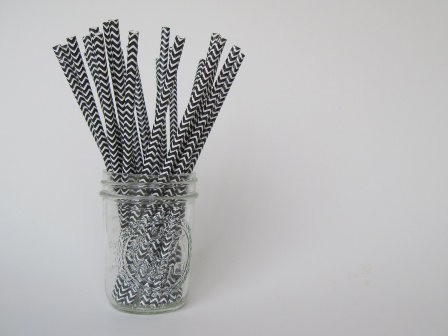 25 Black and White CHEVRON Paper Straw - ships less than 24 hours Il_570xn