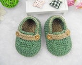 Green Crocheted Leisure Baby Shoes, Soft Soled Newborn Shoes with Wooden Button to Open, Toddler Children Crib