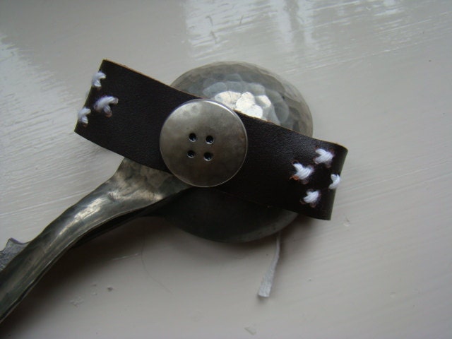 handmade bracelet from recycled Italian leather with embroidery and an old button.JjePa