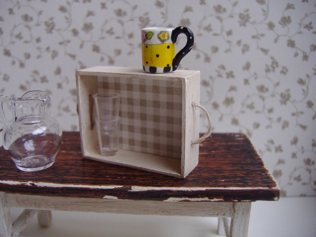 Shabby Chic Crate - Cajón Shabby Chic. 1:12 scale dollhouse miniature.
