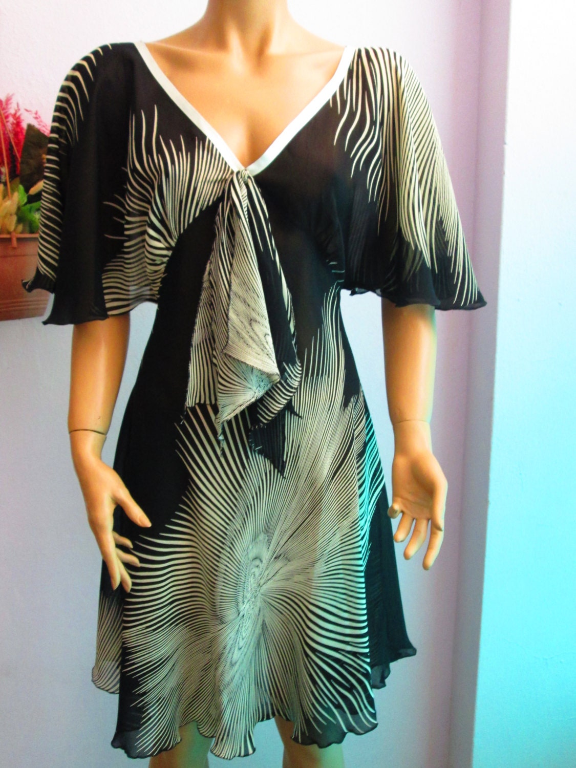 Black White Beach Dress,Swimsuit Cover up,Pool Wrap,Summer Beach tunic,Women Chiffon blouse,Black White Chiffon Dress,Summer Beach Dress