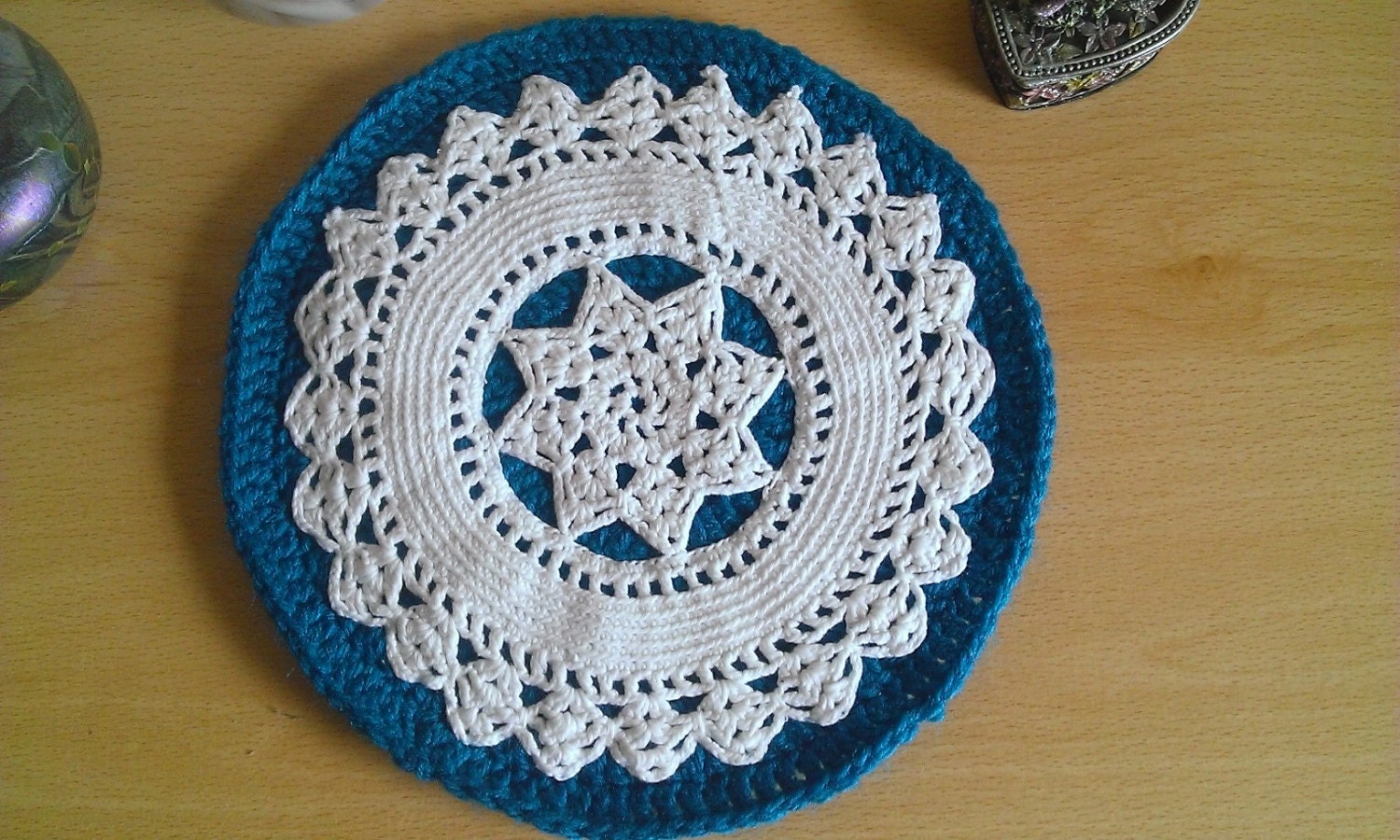 Upcycled crochet pot holder with Vintage Doily