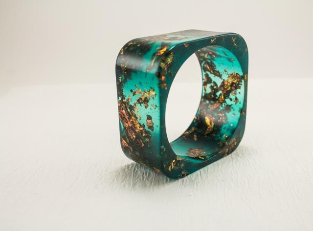 Paradise Shore Blue  chunky square bangle bracelet with red gold flakes