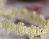 Light yellow flower vine pressure waves lace(305)