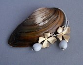 gold flower earrings with natural seeds - clip-on earrings on request - bridal earrings - wedding jewelry