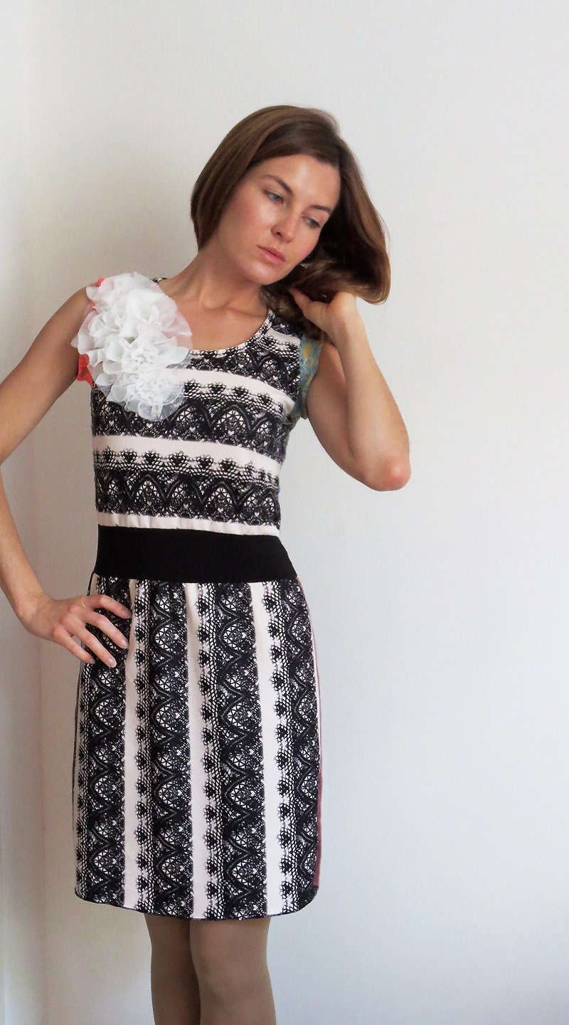 Lydia Lace Print Dress stretch Spicy Toast body con pink with white applique