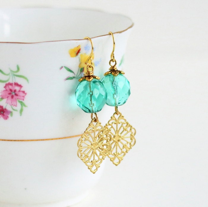 Sea Green Earrings, Green and Gold, Dangle Earrings, Wedding Jewelry, Bridesmaids Gifts,, Drop Earrings