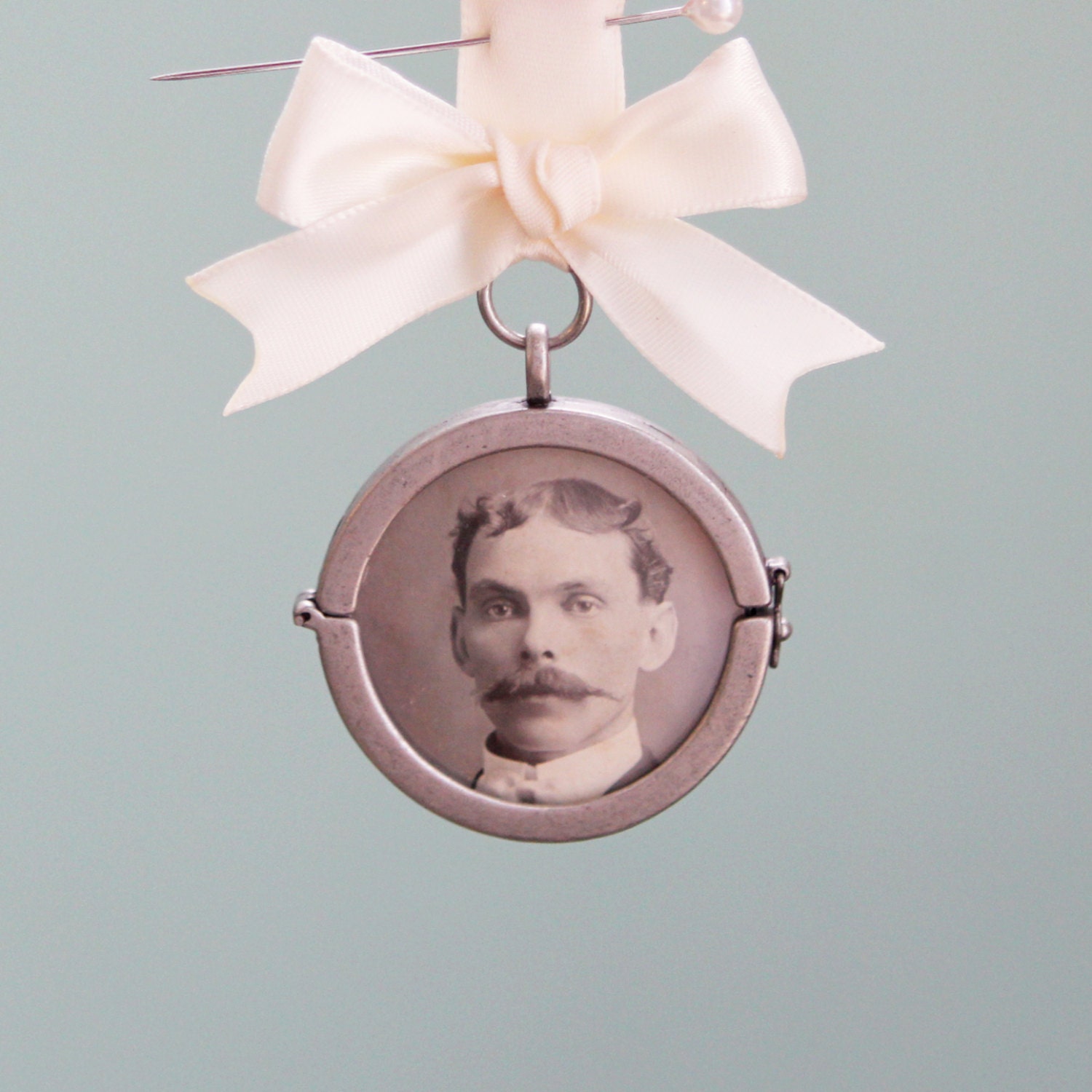 bouquet charm - photo frame locket