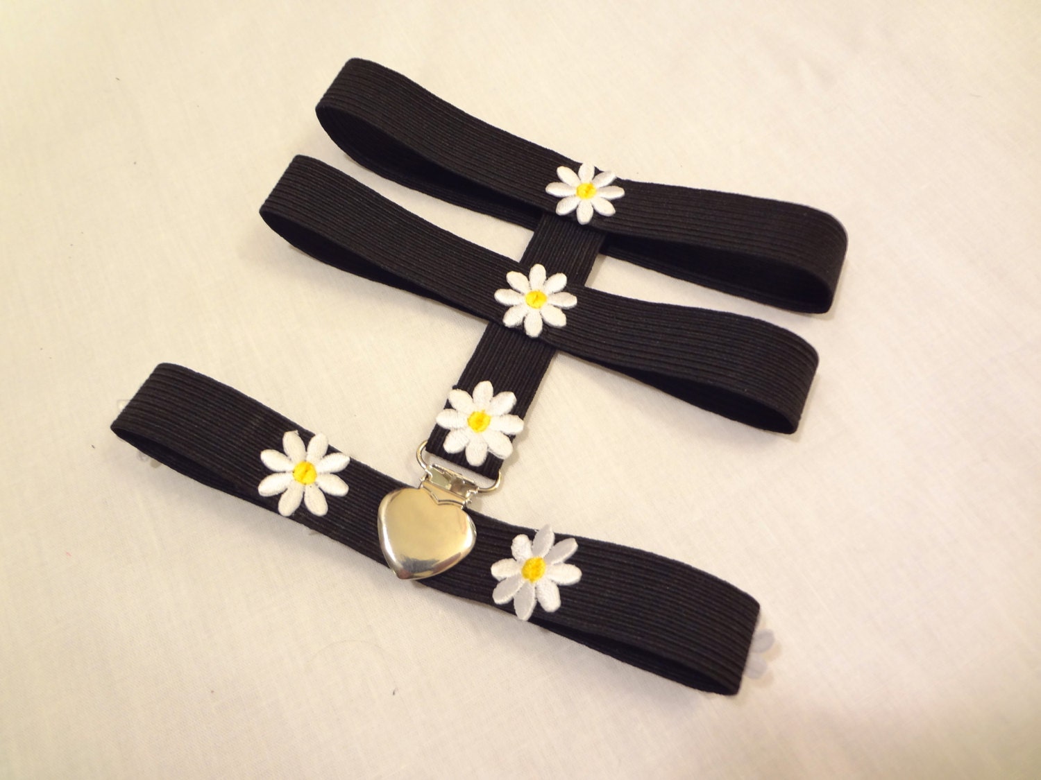 The Daisy Chain Garter Set