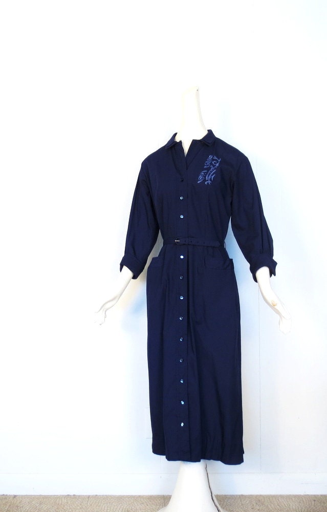 Vintage 1950s Dress / Navy Blue Dress / 50s Shirtwaist Dress / Embroidered Dress / Small S