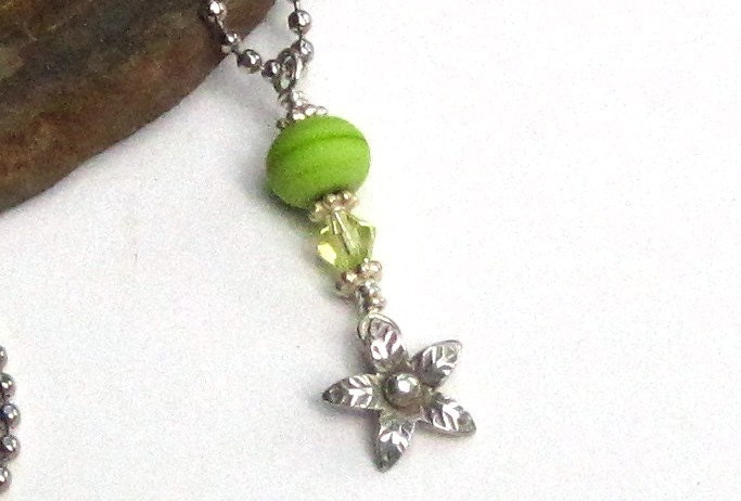 Green Glass lampworked bead silver vintage style flower Charm