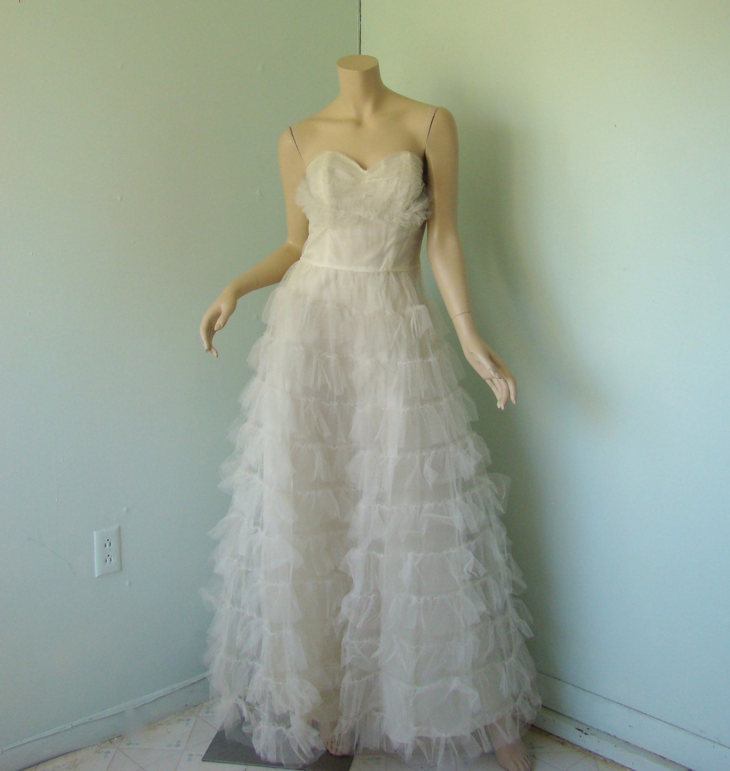 White Tulle Dress- Strapless Sweetheart- 1950's Rockabilly Wedding / Prom in Ivory- Medium