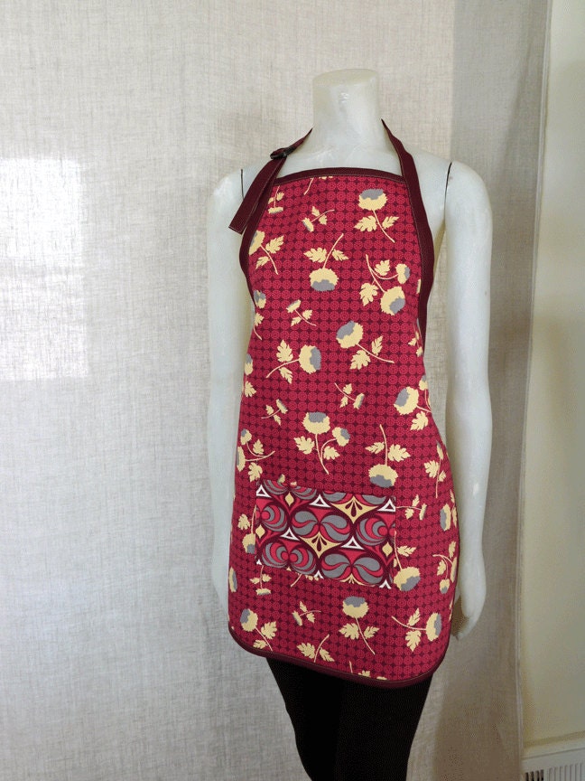 Scattered flowers dark magenta apron