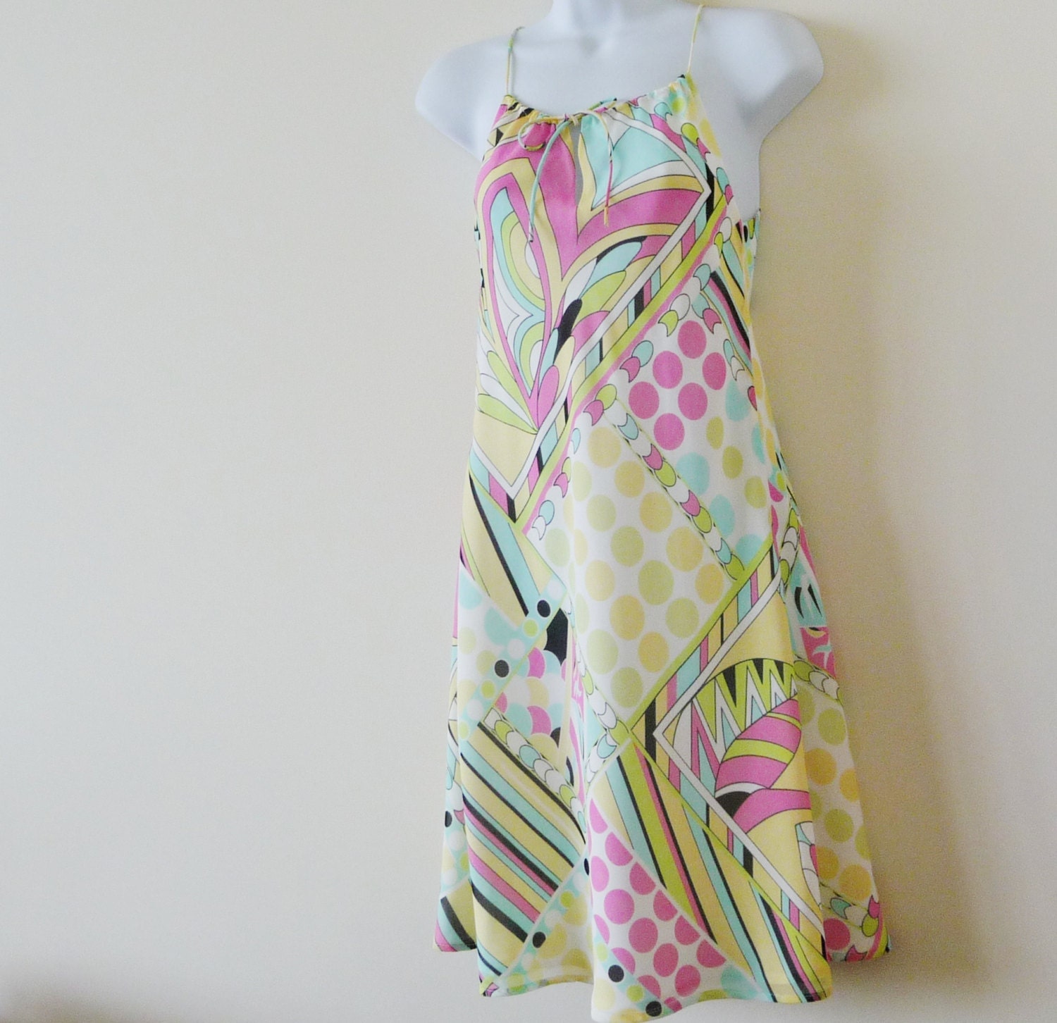 Size Small - 1960s - Mod - Hip - Keyhole - Pucci Style - Dress - Psychedelic - Tent - Pastels - Floaty - Mod - Hip - Spring