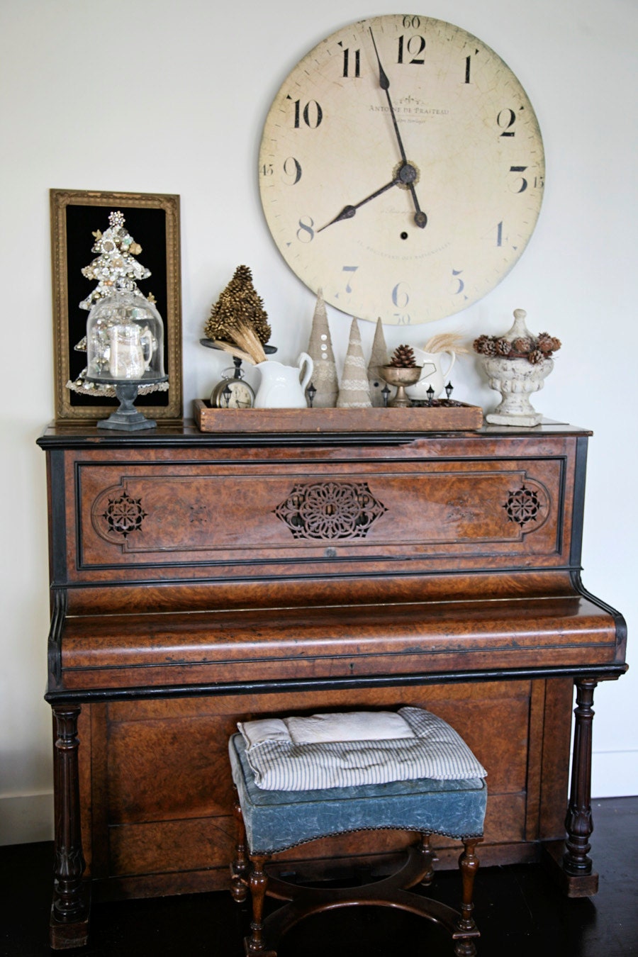 upright antique piano (pick up only)