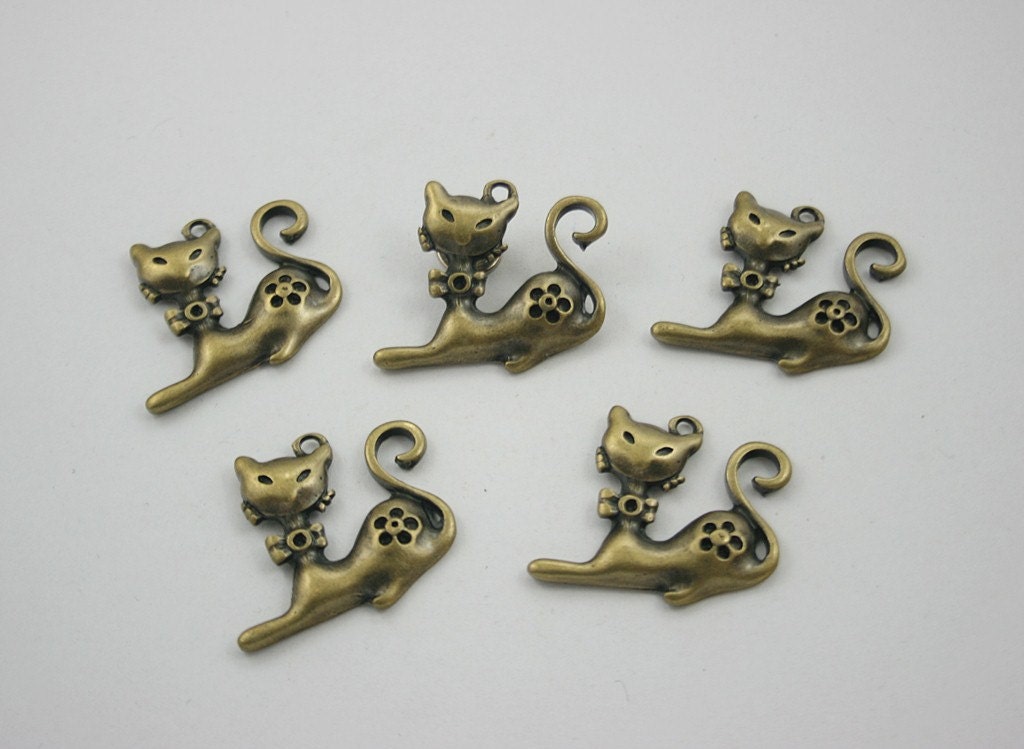 5 pcs.Zinc Antique Brass Fower Cat Charms Pendants Decorations Findings 24 mm. RCA2