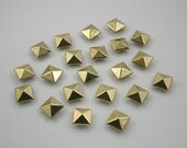 50 pcs.Antique Gold Pyramid Rivets Studs Decorations Findings 10 mm. WYG10