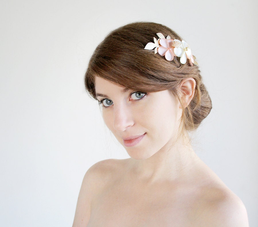 Bridal Hair Comb, wedding hair accessories, flowers and pearl comb, golden leaves flowers in Ivory and pale pink satin with an ivory pearl