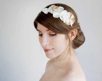 Bridal flower hair accessory in Ivory champagne, wedding floral headpiece, white flower crown made of satin and pearls
