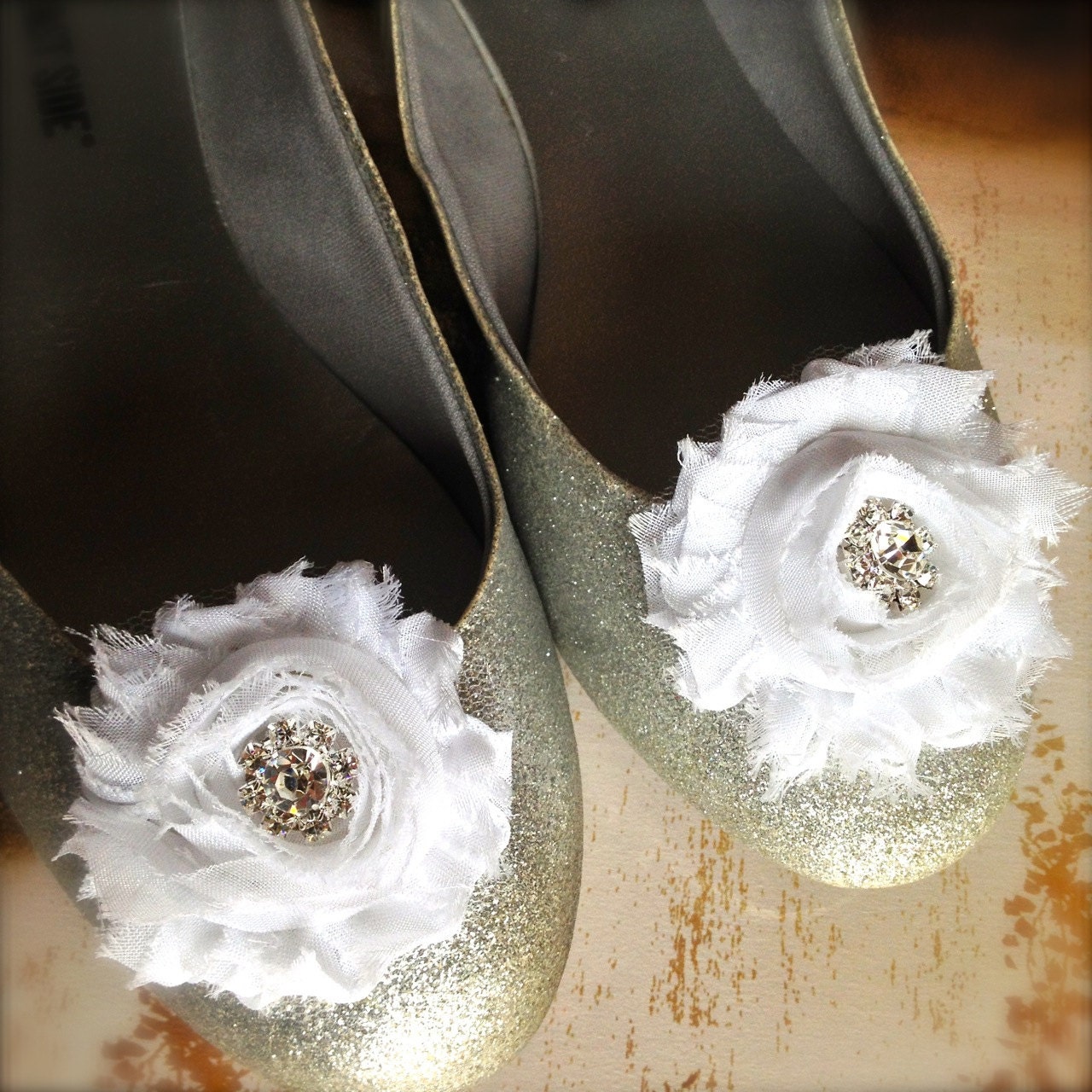 Shabby chic blossom shoe clips in your color choice with rhinestone centers. Perfect for a chic French look.