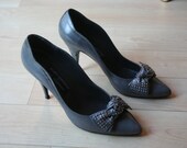 Studded Pumps / Stuart Weitzman for Mr. Seymour High Heels / Designer Shoes / Bows / Gun Metal / Size US 10 / UK 7.5 / EU 42