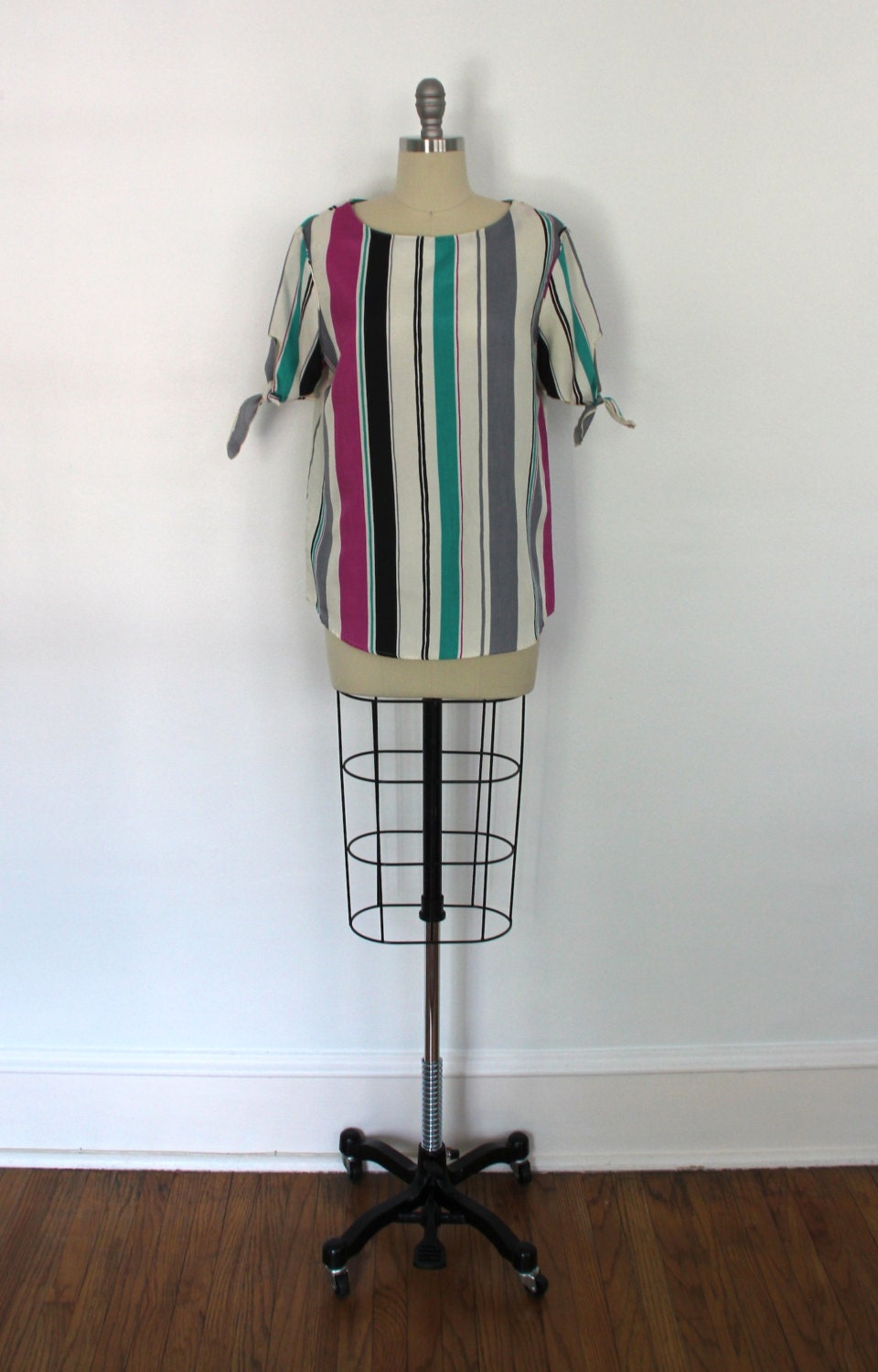 Vintage Top / 1960s 1970s Ship N Shore Summer Blouse / Nautical Stripes 60s 70s / Size Small