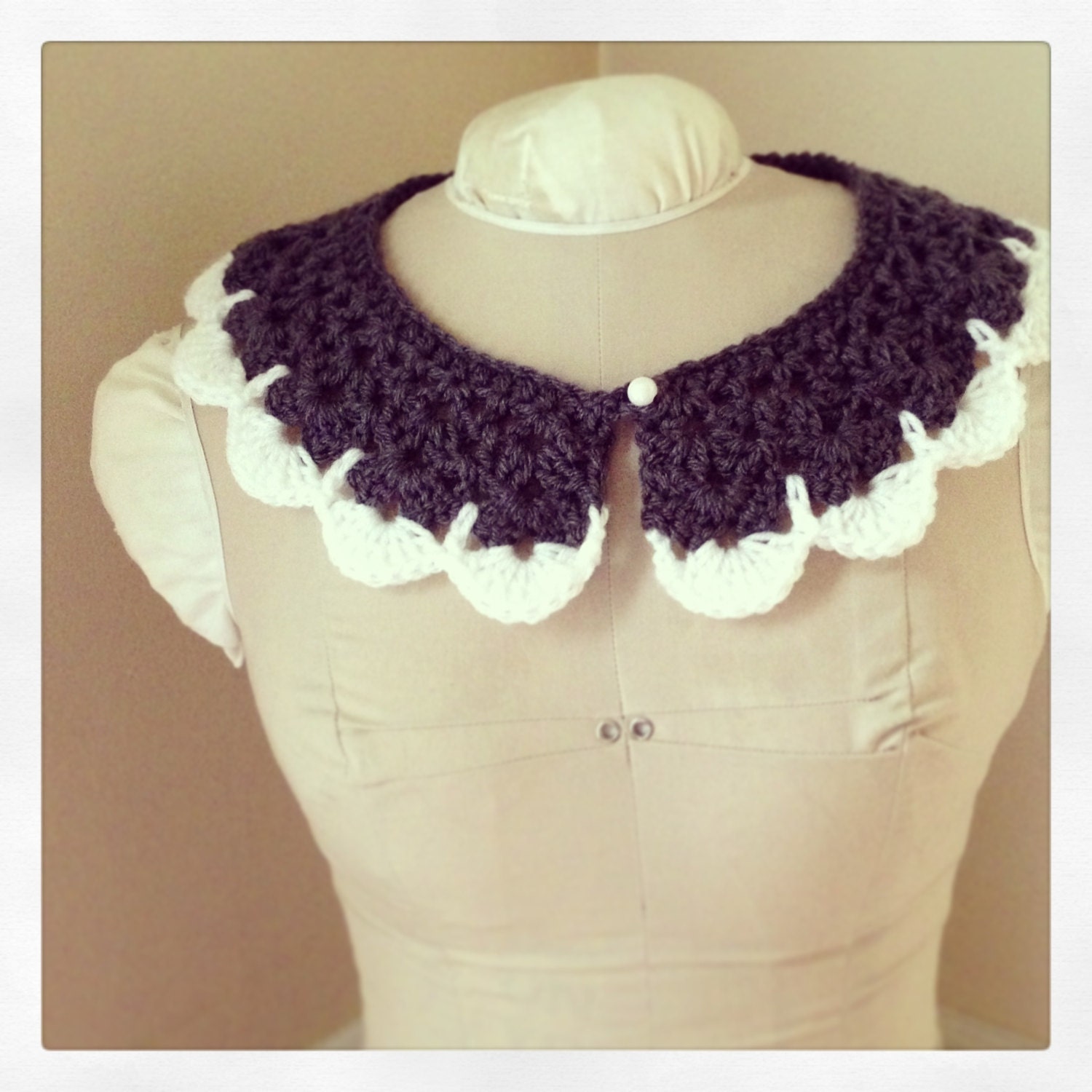 Crochet collar, Peter Pan collar, Detachable crochet collar, Charcoal Gray w/ White Scallop Trim- NEW