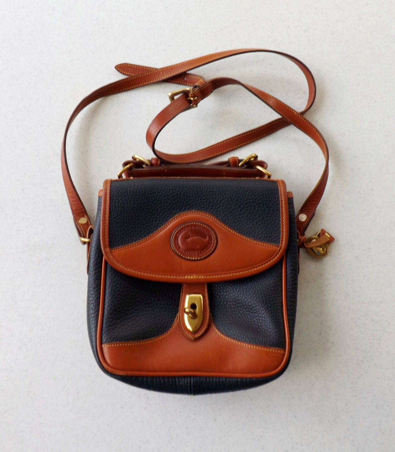 Dooney and Bourke Carrier bag / vintage DOONEY and BOURKE leather Crossbody Messenger Shoulder Bag Purse / Turnlock Leather Satchel