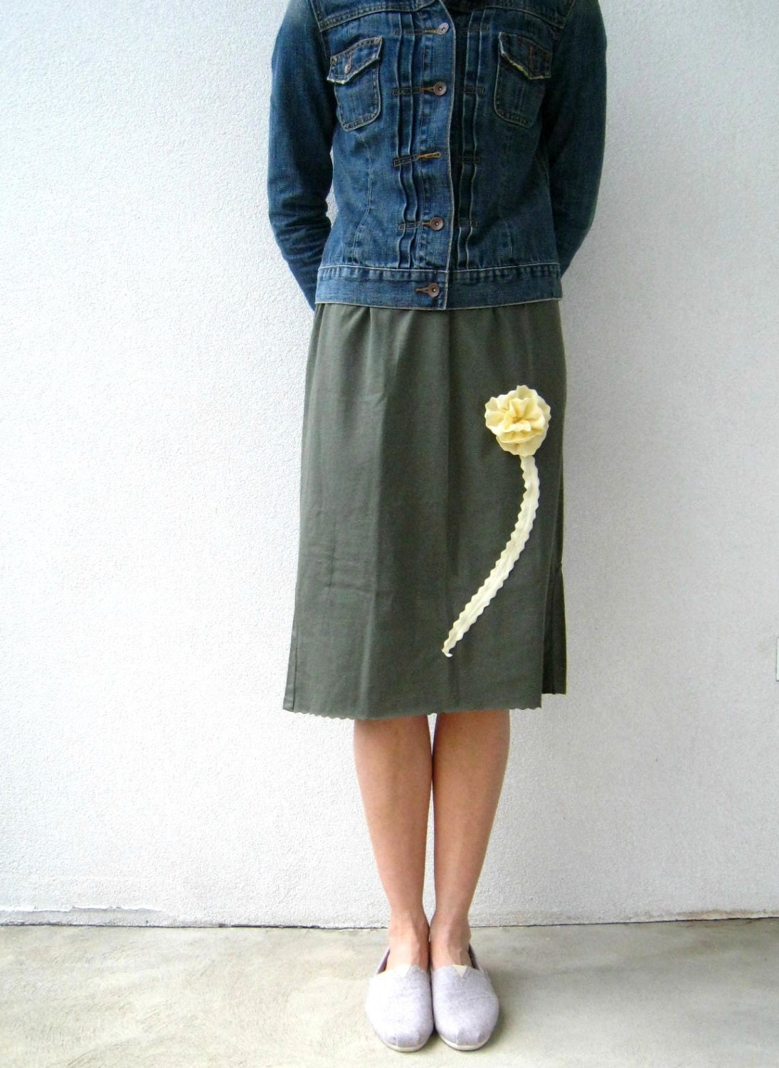 Olive Army Green T Shirt Skirt / Yellow Tee Flower / S - M / Recycled / Upcycled / Knee Length / Earthy / Cotton / Soft / Fashion / ohzie