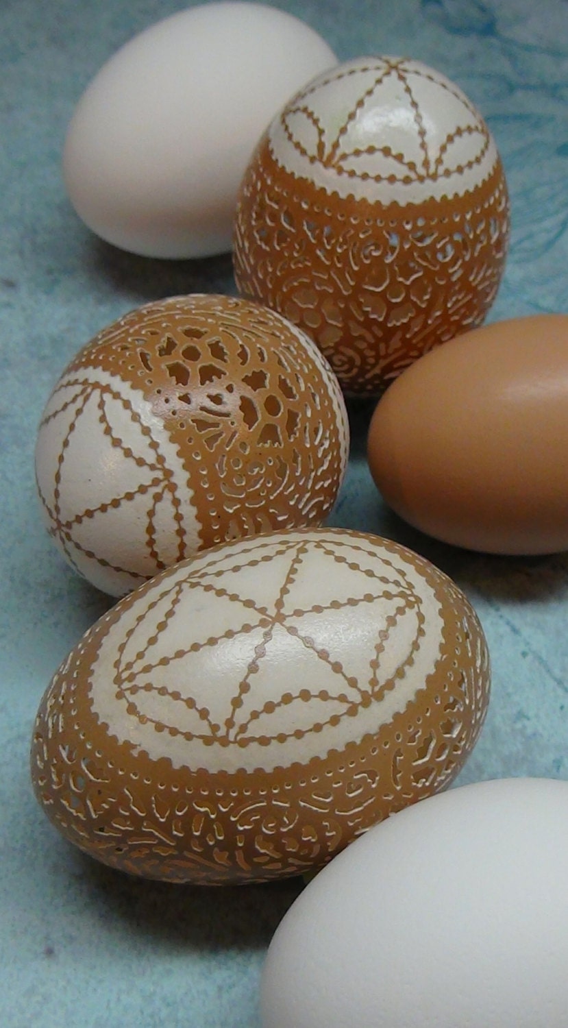Carved & Etched Victorian Lace Chicken Egg - brown and white