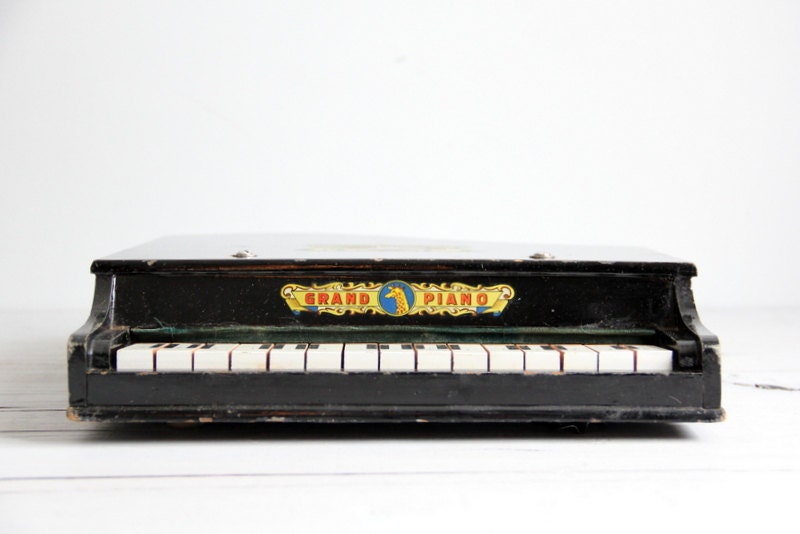 vintage giraffe grand piano toy