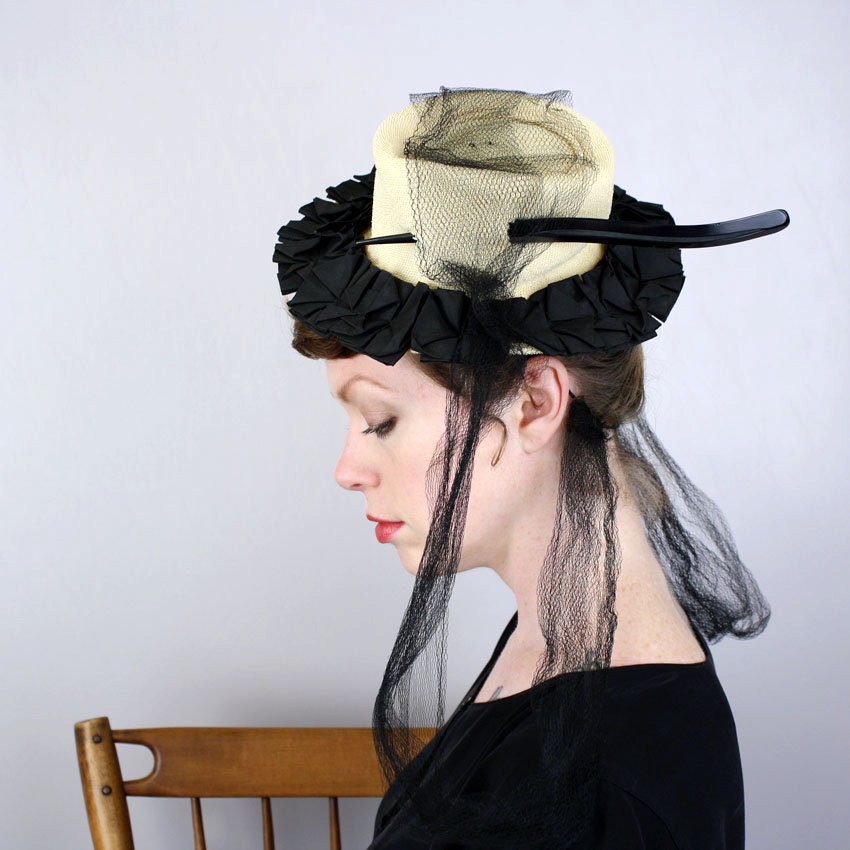 1930s Bakelite Hat Tilt Toy Horsehair Straw Topper / Thirties Avant Garde Hat