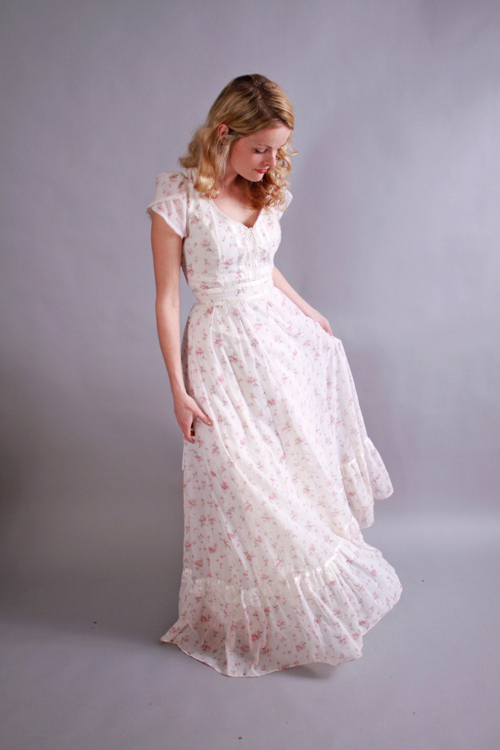 1970s gunne sax dress. 70s pink and white floral maxi dress with corset bodice. June Garden