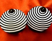 Retro Op Art Graphic Black & White Clip Earrings