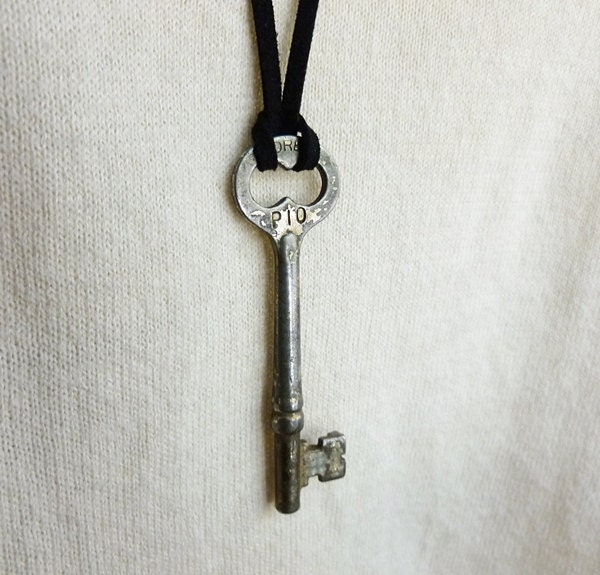 Skeleton Key Necklace - Vintage