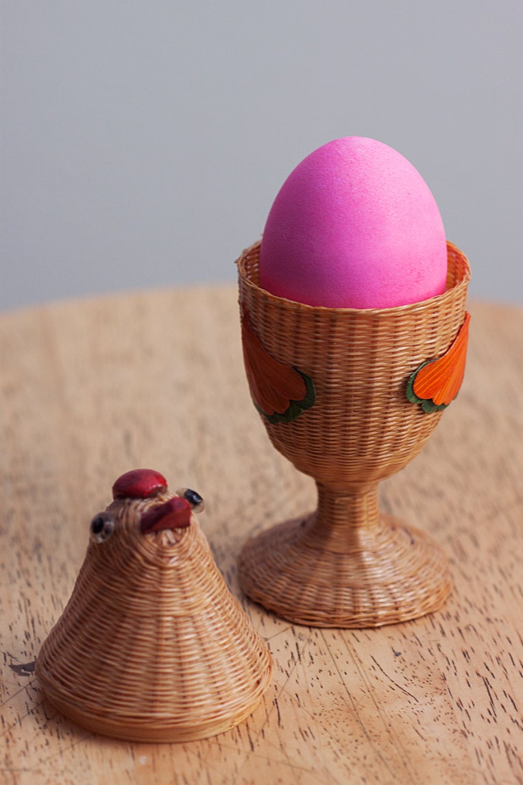 Vintage Wicker Chicken Egg Holder