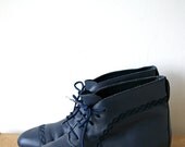 Vintage Ankle Boots. 90s Navy Blue Leather Lace Up Boots. Women's Size 8.