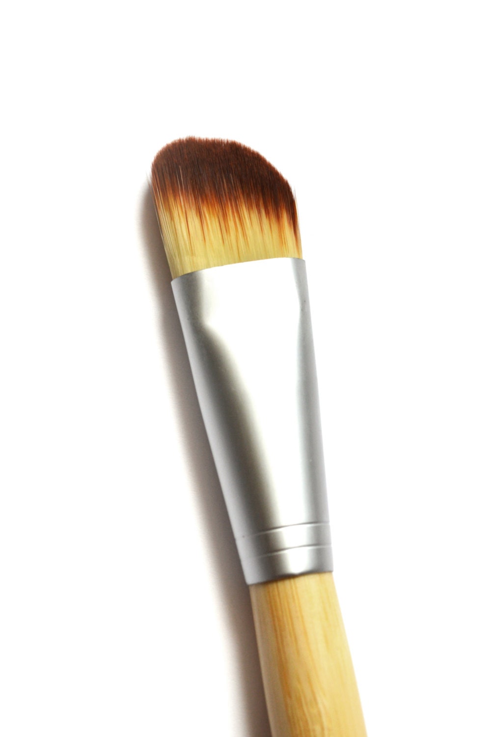 CONCEALER  FOUNDATION BRUSH - Makeup Tools - Angled Mineral Foundation Cosmetics Brush - Noella Beauty