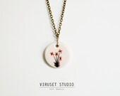 Ceramic pendant white with red flowers for women. Minimalist and modern chain necklace. Completely handmade by Viruset Studio.